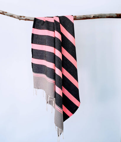 Strandtuch "Muskat-Schwarz-Neonrosa" / Wonderfouta