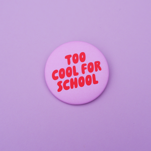 Button „Too Cool for School“ rosa  / tinyday