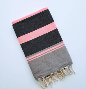 Strandtuch "Muskat-Schwarz-Neonrosa" / Wonderfouta