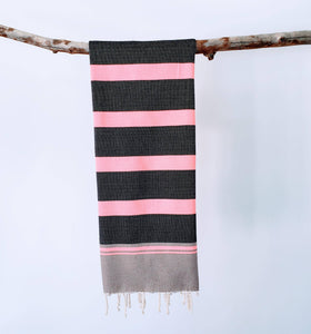 Strandtuch "Muskat-Schwarz-Neonrosa" / Wonderfouta