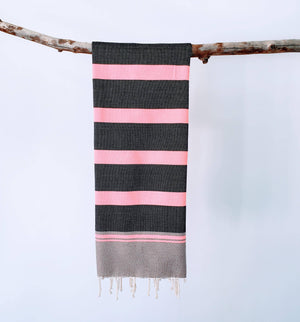 Strandtuch "Muskat-Schwarz-Neonrosa" / Wonderfouta